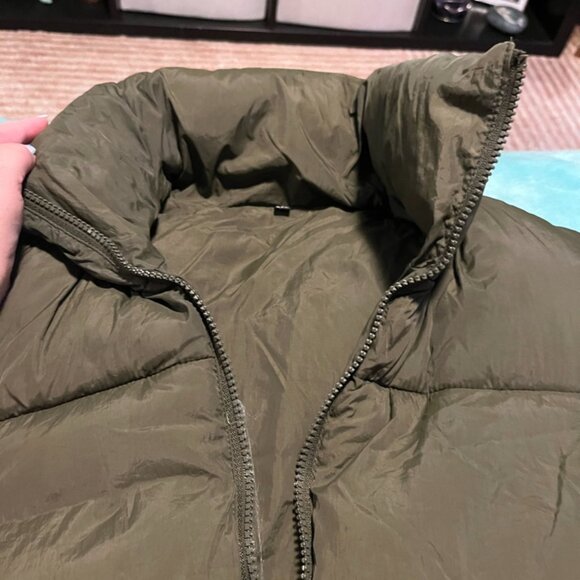 Army Green Puffer Vest - Picture 4 of 6